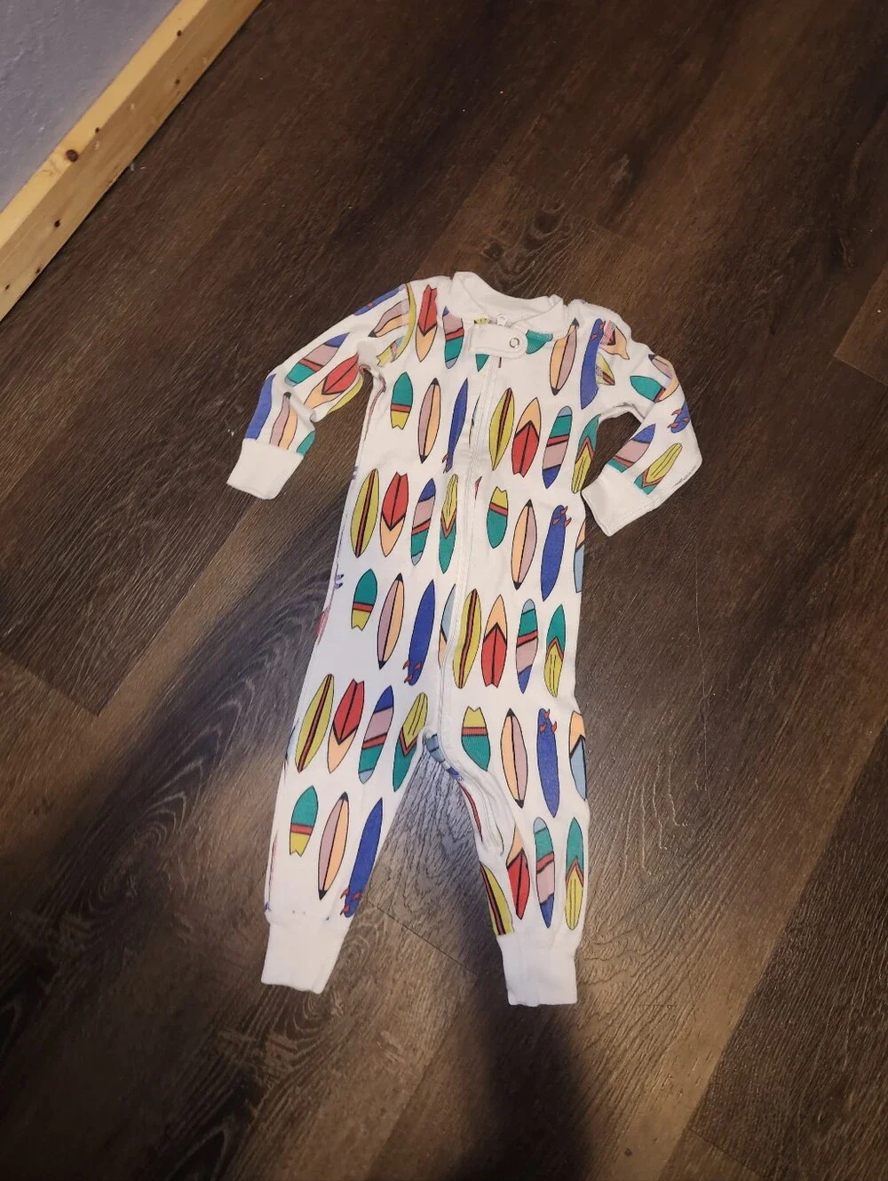 Hanna Andersson White Surf Board Beachy Print Long Sleeve Onsie | 12-18M